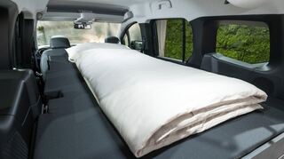 mid Idstein - Alle Möbel-Elemente im Innenraum lassen sich mit wenigen Handgriffen in weniger als fünf Minuten durch zwei Personen entnehmen.