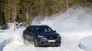mid Groß-Gerau - Rennfahrer Jordi Gene lässt den Cupra Formentor VZ5 in Lappland auf Eis tanzen.
