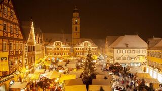 Der Weihnachtsmarkt im Herzen der Altstadt von Bad Mergentheim.