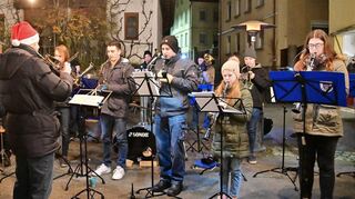 Der Samstagabend wurde erneut von den Wittighäuser Musikanten unter Leitung von Thomas Landwehr mit sowohl älteren als auch moderneren weihnachtlichen Klängen umrahmt.