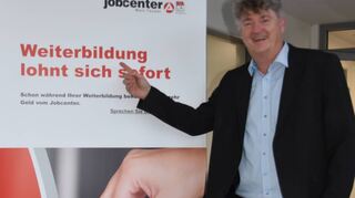 Hubert Hornung, Leiter des Jobcenters Main-Tauber-Kreis, sieht Potenzial im Bürgergeld, das auf Weiterbildung und Qualifizierung setzt. Mit ganzheitlicher Betreuung und viel Motivation wollen er und sein Team Menschen helfen.