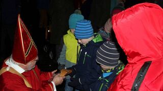 Der Nikolaus brachte süße Gaben für die Kinder.