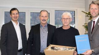 Ehrung für 40 Jahre Betriebszugehörigkeit Geschäftsführer Alexander Kärcher, Haupteigentümer Matthias Kärcher, Jubilar Dieter Drach, Oberbürgermeister Markus Herrera Torrez.