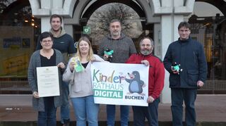Sie wollen den Kindern altersgerecht die Demokratie erklären: die Arbeitsgruppe „Digitales Kinderrathaus“ mit (von links) Helga Schwab-Dörzenbach, Schulsozialarbeiter Dustin Hartmann, Clara Linke, Matthias Grimm, Alexander Weinlein und Markus Dosch.