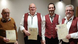 Die geehrten Mitglieder zusammen mit dem Vorsitzenden (von links): Bernhard Blank, Thomas Schüßler, Christoph Goldschmitt und Eugen Bundschuh.