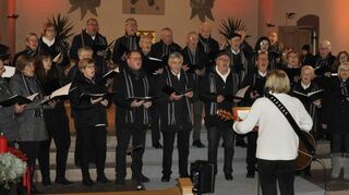 Die Singgemeinschaft Gissigheim unter der Leitung von Mechthild Geiger begeisterte mit ihren „Musikalischen Adventsmomenten“.