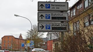 OB Glatthaar freut sich, dass seit Freitag wieder zwei Ebenen der Tiefgarage „Altstadt/Schloss“ (Bild) nach dem Brand im November und den Reinigungsarbeiten freigegeben werden konnten. Die Statik des Bauwerkes sei zum Glück nicht betroffen, so dass auch zeitnah – nach weiteren Sanierungsarbeiten – der Rest der Tiefgarage wieder zur Verfügung stehen soll.