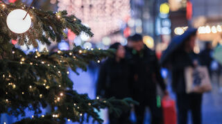 Wer schwierigen Gefühlen an den Weihnachtstagen Platz einräumt anstatt sie zu verdrängen, kann besser mit ihnen umgehen.
