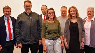 Bei der Feier von Walter+Partner wurden Mitarbeiter geehrt. Das Bild zeigt die Jubilare und die Firmenleitung.