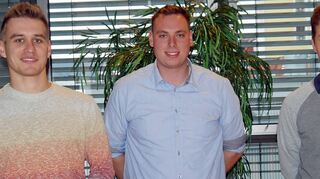 Klassenlehrer Felix Hetzel und die Junglandwirte Julian Höschele und Lukas Schenk von der Akademie für Landbau und Landwirtschaft in Kupferzell (von links).