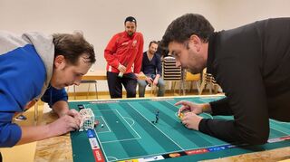 Beim Ächler TippKick-Turnier waren die Teilnehmer mit voller Konzentration bei der Sache.
