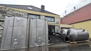 Für die kubischen Tanks, sie fassen je 40 000 Liter, ist eine Transportgenehmigung nötig. Sie werden deshalb voraussichtlich erst Mitte Januar Reicholzheim verlassen.