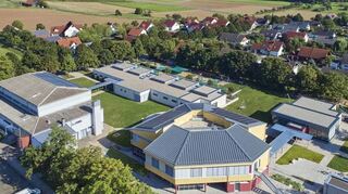 Der Werbacher Bildungscampus mit Turnhalle, Kita, Schule und Mensa gilt als Leuchtturmprojekt in der Region. Im Mai wurde er mit einem großen Fest offiziell eingeweiht.