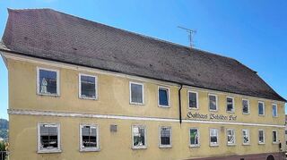 Das traditionelle Hardheimer Gebäude „Badischer Hof“ steht erneut zum Verkauf. Der Privatmann, der es erworben hatte, möchte es wieder loswerden.