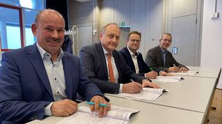 Zufriedene Gesichter auch bei Reinhard Friedrich (Kreisbauernverband Main-Tauber, links) und Albert Gramling (Kreisbauernverband Neckar-Odenwald, rechts) sowie LBV-Präsident Joachim Rudwied (Zweiter von links).