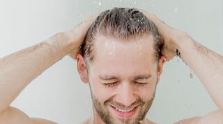 Ein Sparduschkopf lässt deutlich weniger Wasser durch - bei gleichbleibendem Duschvergnügen.