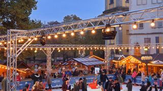 Die Eisbahn gibt es noch bis 15. Januar im äußeren Schlosshof. Am Ende waren über 80 000 Besucher dort zu Gast.
