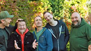 Sie sind schlicht „die“ schwäbische Boyband: Die „Füenf“ landeten mit „Mir im Süden“ als reine Vokalgruppe einen erstaunlichen Dauerhit. Der Song landete zwanzig Jahre nach der Erstveröffentlichung noch unter den Top 20 der SWR1-Hitparade.