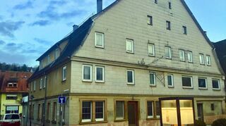 Bald wieder Leben im früheren Gasthaus „Hirschen“? Der Gemeinderat prüft demnächst die Nutzungskonzepte potenzieller Investoren.