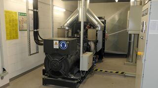 In der Rotkreuzklinik Wertheim stellen Notstromgeneratoren die Versorgung der Einrichtung bei einem Ausfall des Stromnetzes sicher.
