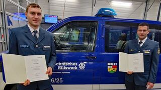 Zugführer Rainer Stephan (links) und Ortsbeauftragter Marco Wieczorek freuen sich über das Helferzeichen in Gold, eine Ehrung, die nur dadurch möglich gewesen sei, dass sie sich auf ihr motiviertes Team verlassen könnten.
