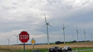 In wenigen Jahren soll in Dertingen ein Windpark entstehen, ganz ähnlich wie der auf dem Bild zu sehende Windpark in Höhefeld.