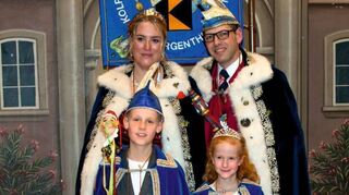 Seine Tollität Prinz Carsten I. und Ihre Lieblichkeit Prinzessin Kerstin II. sowie das Kinderprinzenpaar Prinz Noah I. und Prinzessin Lilly I. freuen sich bereits auf die Veranstaltungen der „Lustigen Gesellen“.
