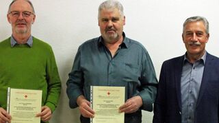 Blutspenderehrung mit von links: Roland Brenneis, Erwin Haas und Ortsvorsteher Klaus Schork.