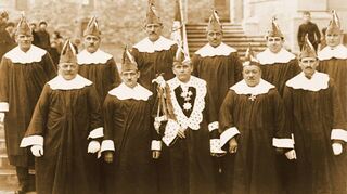 Das Bild aus dem Nachlass von Druckereibetreiber Hugo Greulich zeigt den ersten Elferrat von 1930 der „Ersten Hardheimer Karnevalsgesellschaft“ mit vorne von links: Karl Drützler, Alois Berberich, Hugo Friedrich (Präsident), Ignaz Leiblein, Fritz Käflein; hinten von links: Philipp Heiden, Alban Gärtner, Anton Kaiser, Ferdinand Gabel, Max Selig, Josef Breunig.