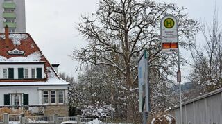 Blick auf die bislang nicht barrierefreie Bushaltestelle „Breslauer Straße“.