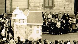 Das Ritterpaar der FG „Hordemer Wölf“ 1957 beim Umzug.