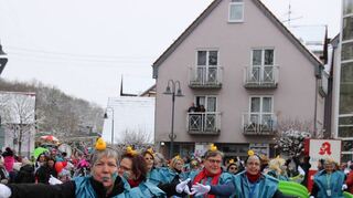 Mit von der Partie waren auch die Seckacher Turnerfrauen (links) sowie die Garden (auf dem Bild rechts die „Bambini“).