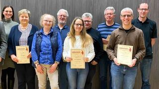 Ehrung der langjährigen Mitglieder des TV Sachsenhausen (von links): Werner Gerberich, Andrea Weimer, Ilse Heid, Sabine Dorant, Gerhard Martin, Eva Jaskulski, Kurt Weimer, Wendelin Behl, Achim Fischer und Michael Schaber.