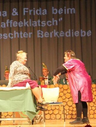 Kam gut an: die Bütt „Erna und Frieda beim Kaffeeklatsch“.