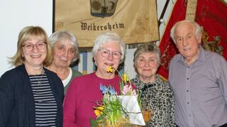 Großer Dank für die langjährige Tätigkeit als Vorsitzende: Die Aufnahme zeigt Anne Stirnkorb (Mitte) gemeinsam mit Inge Urban, Monika Öchsner, Luise Wehr und Alfred Wehr.