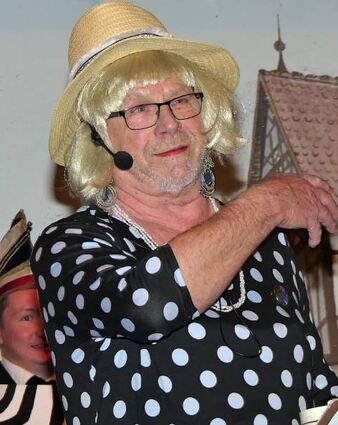 Jürgen Bayerbach glänzte als gestresste Urlauberin.
