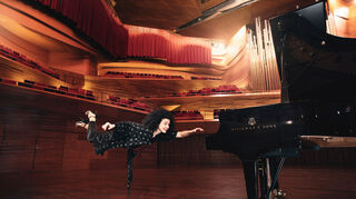 Hört in Mozarts Tragik, dass Mozart dennoch sein Glas Wein genossen hat: Pianistin Marianna Shirinyan.