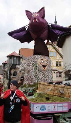 Die Fledermaus der „Bülfemer Kabuckler“ flattert über Königheim.