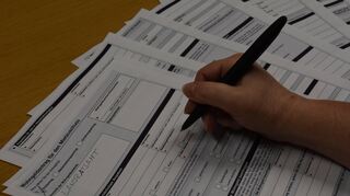 Viel auszufüllen und die Mitarbeiter der Wohngeldstellen zu prüfen gibt es beim Wohngeldantrag. Die neue Formel berücksichtigt gestiegene Kosten.