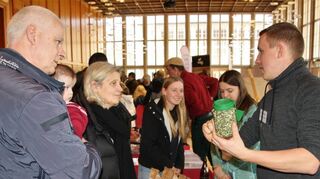 Sehr rege frequentierten war die erste Verbrauchermesse „Meet & Greet“ in der Bad Mergentheimer Wandelhalle, bei der die „Bio-Musterregion Main-Tauber-Kreis“ die Angebotsvielfalt in der Region präsentierte.