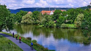 Das „Liebliche Taubertal“ besticht nicht nur Radfahrer mit seiner landschaftlichen Schönheit und seinen vielen Sehenswürdigkeiten. Am Welttag des Kompliments preist Landrat Christoph Schauder die Vorzüge der Region im nördlichen Baden-Württemberg.