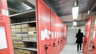Aktenberge statt digitale Behördenleistungen: Bei der Digitalisierung der Verwaltung ist noch viel Luft nach oben.