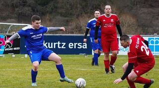 Der FC Eichel II (rote Trikots) hatte keine größere Probleme, die SpG Bobstadt/Assamstadt III mit 3:0 zu besiegen.