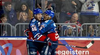 Der eine steht kurz vor dem Comeback, der andere arbeitet hart dafür: Die Adler Matt Donovan (l.) und Nigel Dawes.