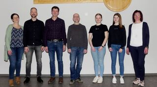 Das Dirigenten-Team (von links): Renate Ott, Daniel Landwehr, Markus Ott (zweiter Dirigent), Torsten Kemmer (Dirigent), Mariella Landwehr und Linda Ott mit Vorstandsmitglied Corinna Landwehr.