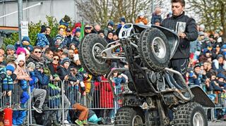 Wheelie mit dem Quad – für die „Gebrüder Frank“ eigentlich Arbeitsalltag.