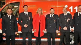 Bei der Mitgliederversammlung der Freiwilligen Feuerwehr, Abteilung Tauberbischofsheim, standen auch Ehrungen (linkes Bild) und Beförderungen auf der Tagesordnung.