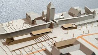 Neu entstehender und gestalteter Graben vor der Stadtmauer nach Ideen von Preisträger Carlos Schrewe im Miniatur-Modell.