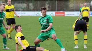 Der 1. FC Igersheim (gelbe Trikots) war gegen die Spielgemeinschaft Mulfingen/Hollenbach chancenlos und kassierten eine deutliche 0:6-Niederlage.