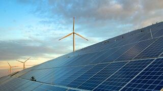 Windkraftanlagen und Fotovoltaikanlagen: Plus Biogasanlage gibt es in Weikersheim bereits einen Mix an nichtfossiler Energieerzeugung.